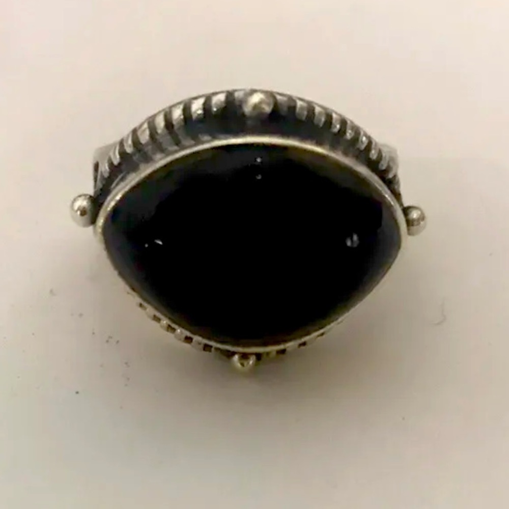 Vintage Ring Sterling Silver.925 Black Onyx Stone Sz.7 *pretty*